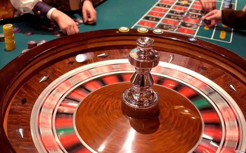 Người dùng Việt Nam chơi game slot online trên điện thoại tại sanhbai